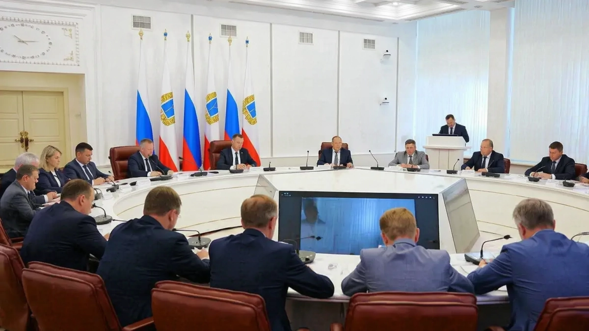 Бусаргин потребовал держать на личном контроле воду, отопсезон и ремонт дорог