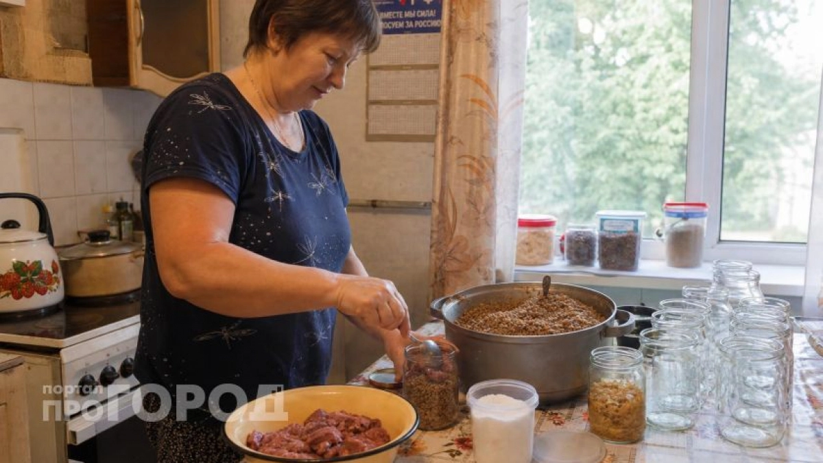 Забудьте про ежедневную готовку: делаю стратегический запас сытных ужинов в банках всего за один вечер