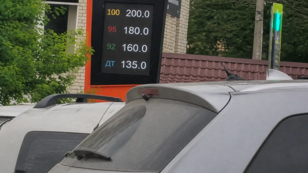 Есипов потребовал проверить дефицит бензина и завышенные цены в Балашове