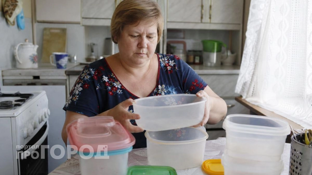 Больше не захламляю шкафы: 13 способов превратить бесполезные пластиковые контейнеры в систему хранения