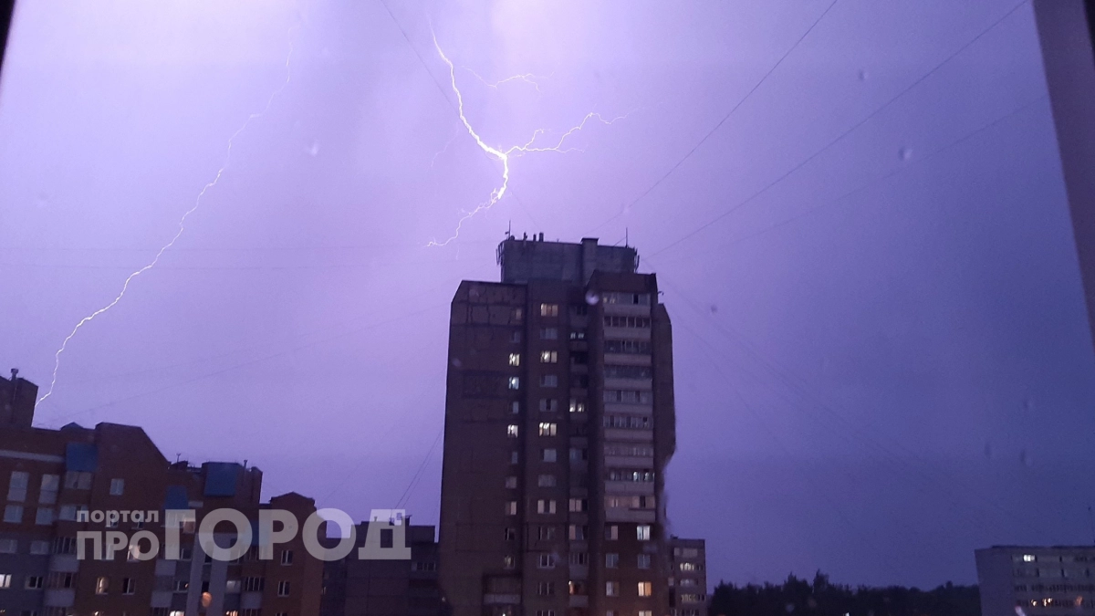 Вы даже не догадываетесь об опасности: какие повседневные привычки во время грозы могут привести к трагедии