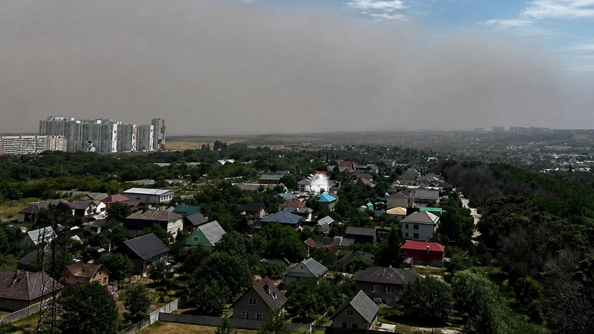 Пылевое облако накрыло Саратов и Энгельс: с моста не видно город