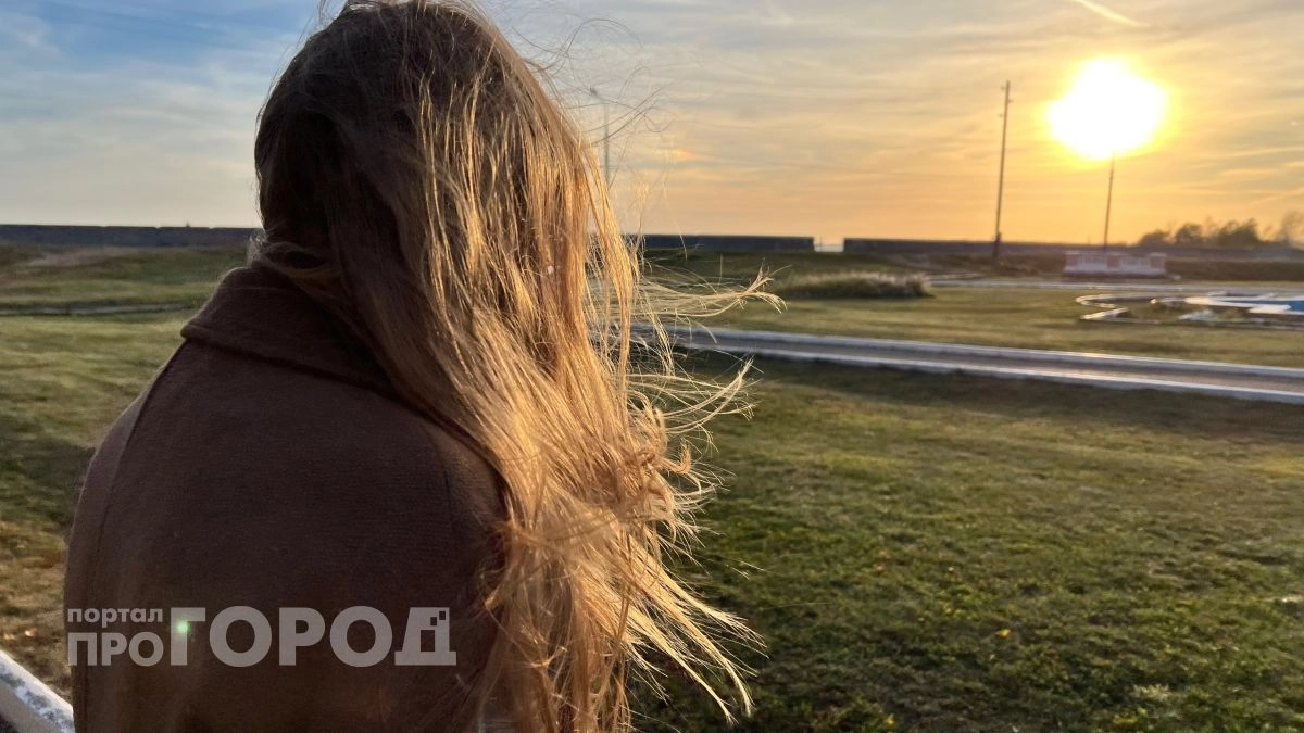 Волосы перестанут сечься и обретут зеркальный блеск: просто добавьте этот простой шаг в свой уход