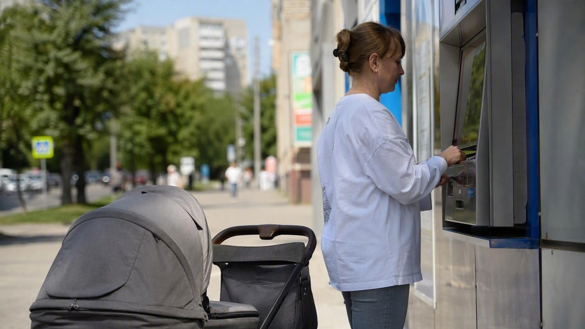 В Саратовской области часть социальных выплат за август перечислят раньше срока