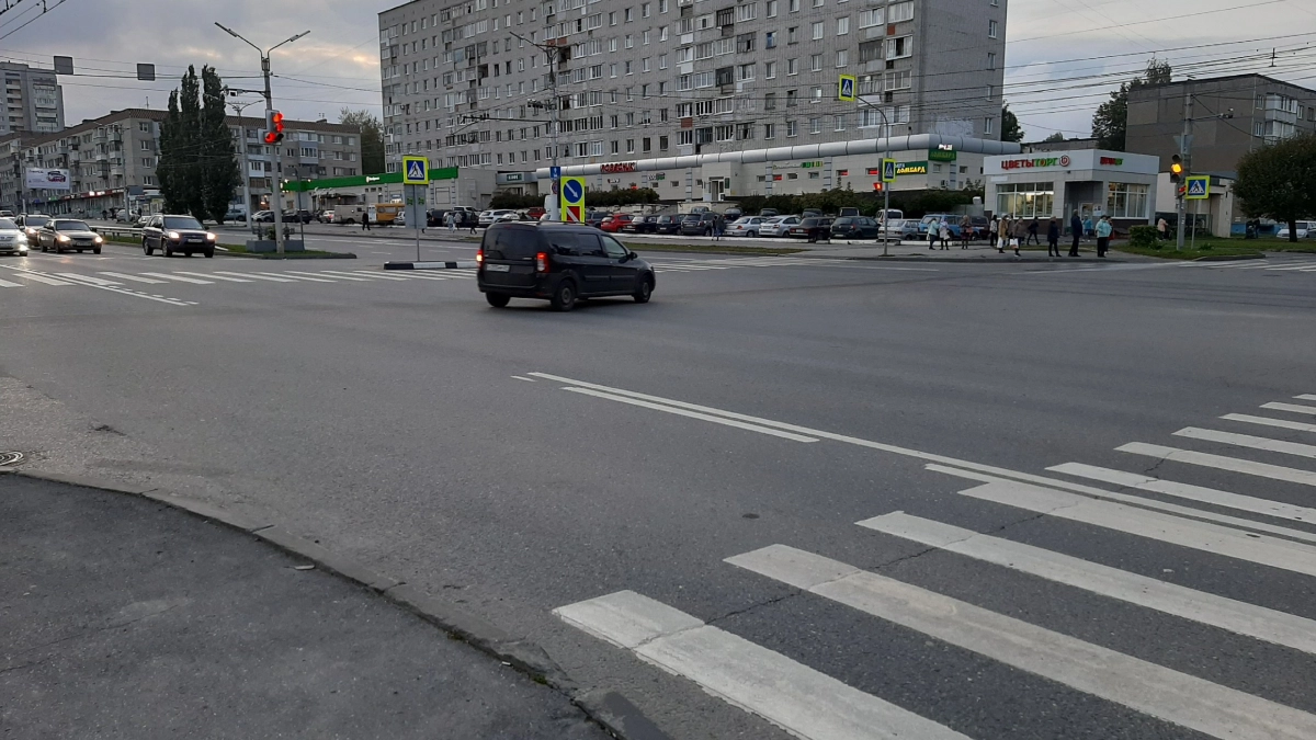 Риск остаться без прав: как правильно объезжать автобус на остановке чтобы не нарваться на штраф от ГАИ