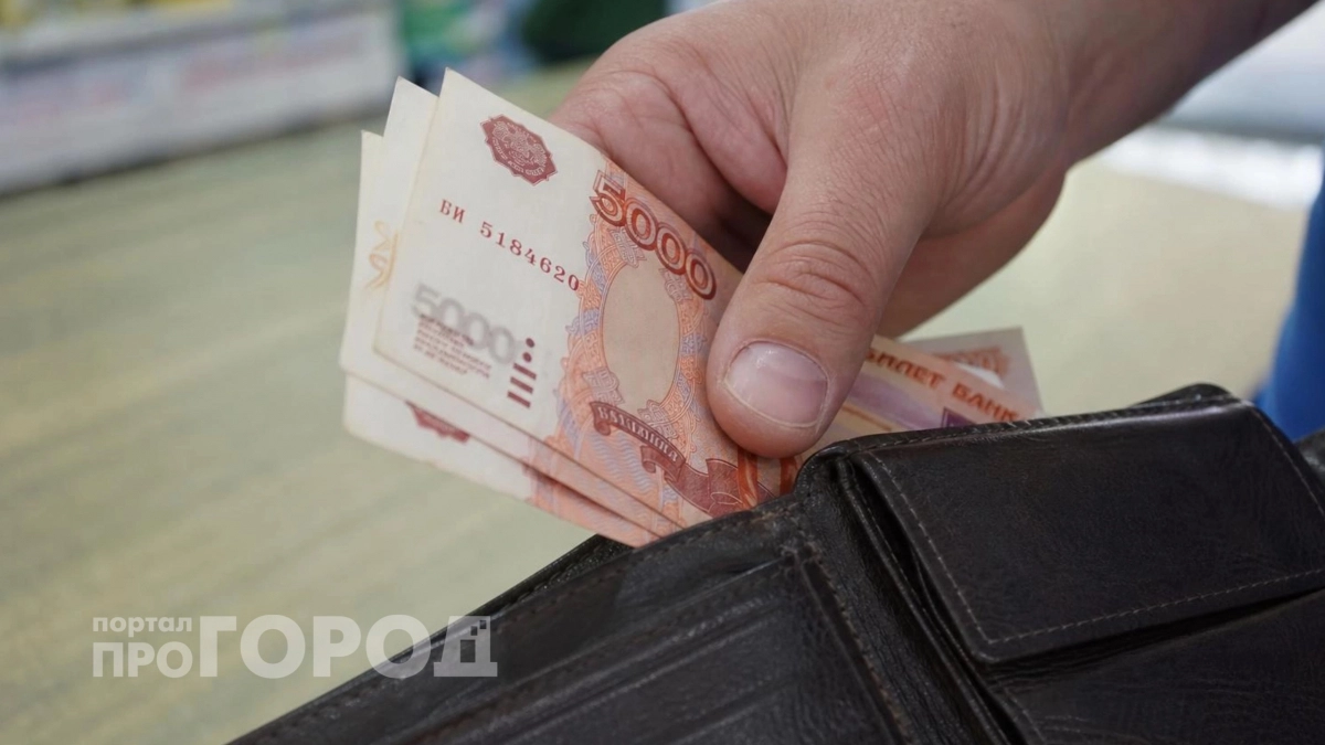 Берут без опыта и платят как топам: названа профессия с диким дефицитом кадров, где за вахту гребут деньги лопатой