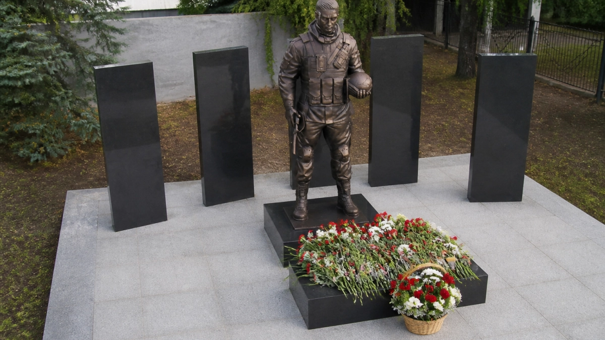В Новых Бурасах открыли мемориал воинам-землякам, погибшим в локальных конфликтах