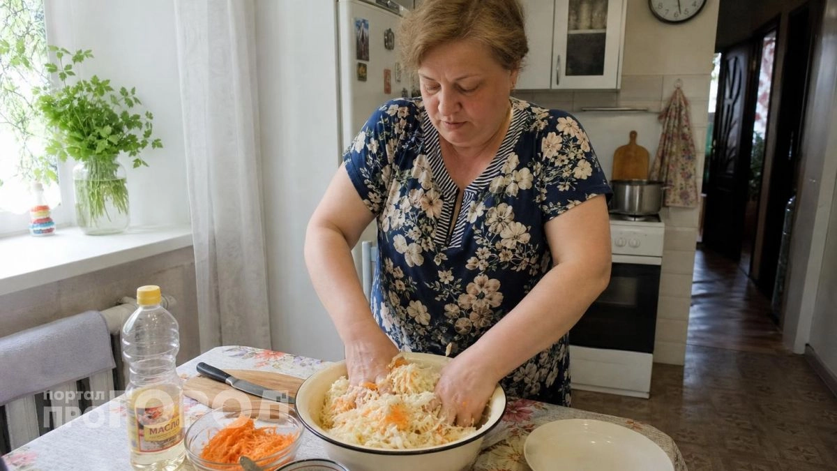 Забудьте про скучную квашеную капусту: готовлю эту корейскую закуску за считанные минуты и съедаем всё сразу