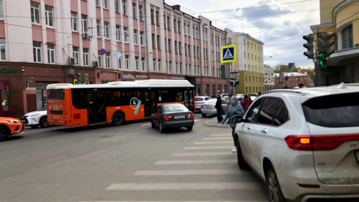 Хватит стоять на зебре: объясняем когда по правилам можно ехать не дожидаясь пока пешеход уйдет с дороги