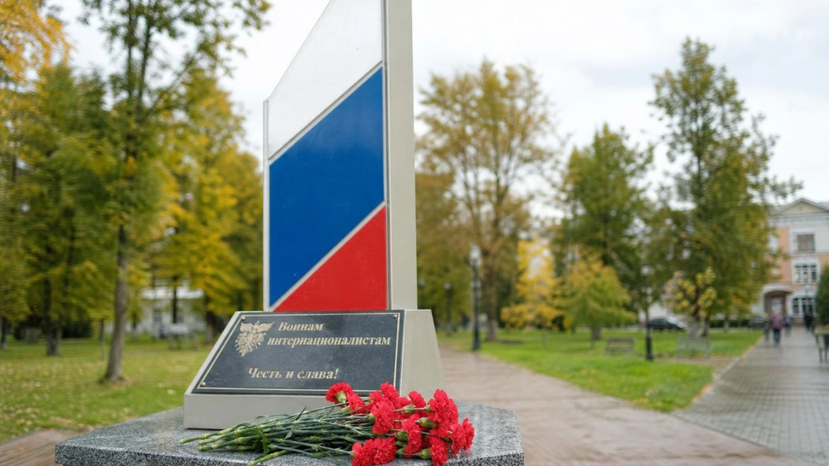 В Пугачеве простились с погибшим в зоне СВО Алимжаном Аболовым