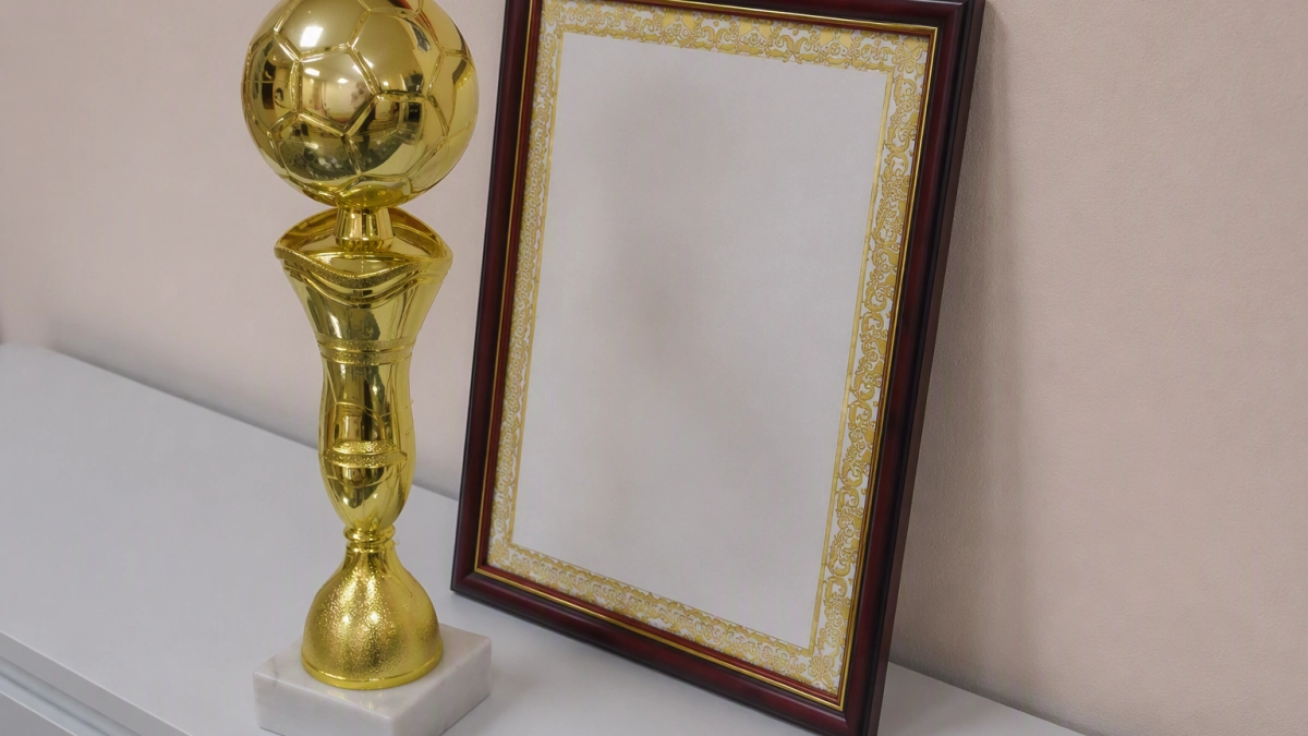 Балаковские полицейские выиграли чемпионат по мини футболу с участием 23 команд