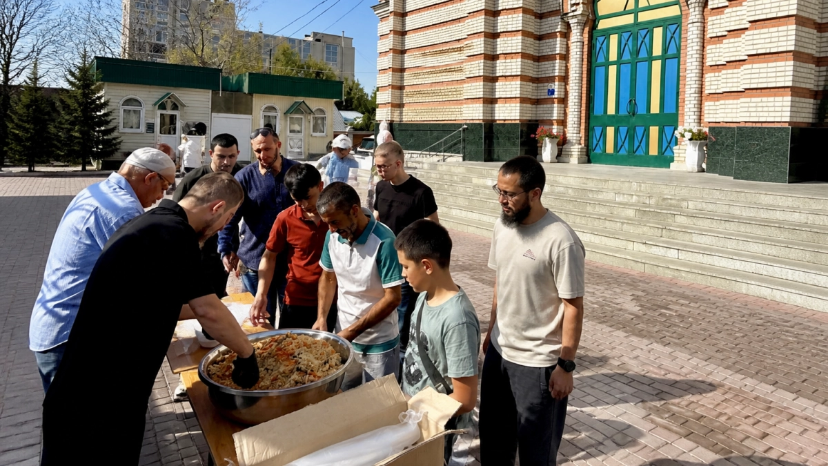 В Саратове к 190-летию мечети раздали 190 порций плова