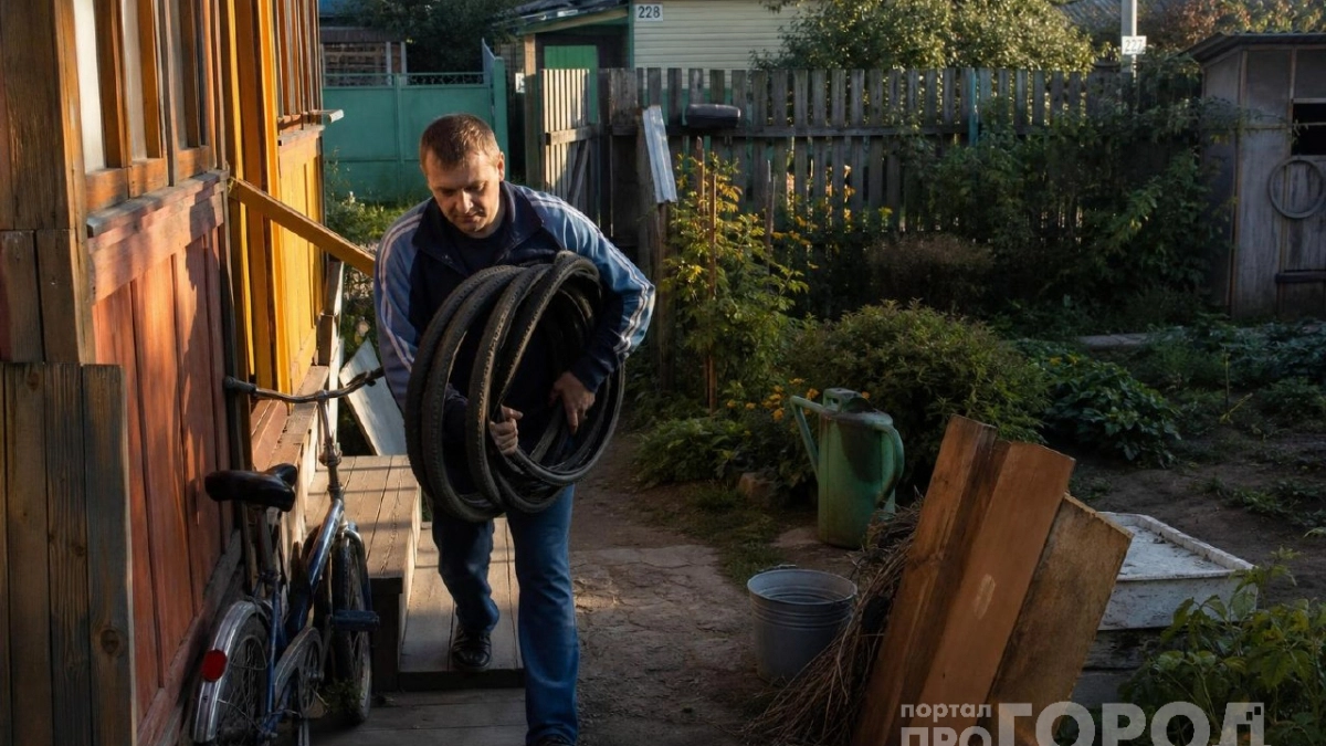 Больше не выбрасываю велосипедные обода: делаю из них дизайнерский декор для сада вместо скучных клумб