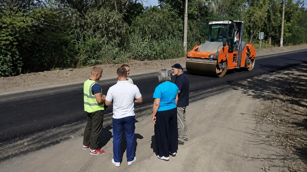 Подъезд к Балакову по нацпроекту ремонтируют досрочно: уже уложен первый асфальт