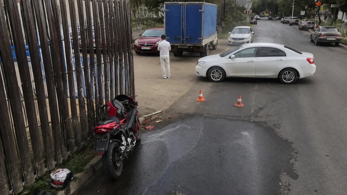 В Саратовской области за сутки госпитализировали двух водителей мотоцикла и мопеда
