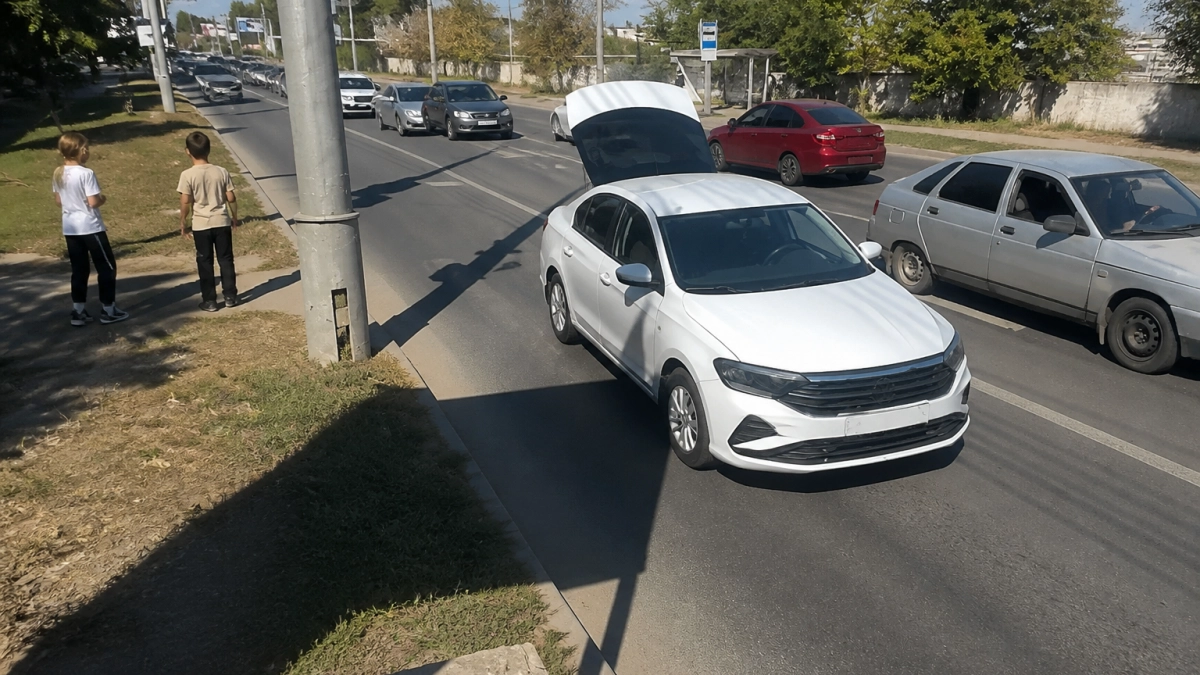 На Московском шоссе в Саратове Volkswagen сбил женщину, пострадавшую госпитализировали