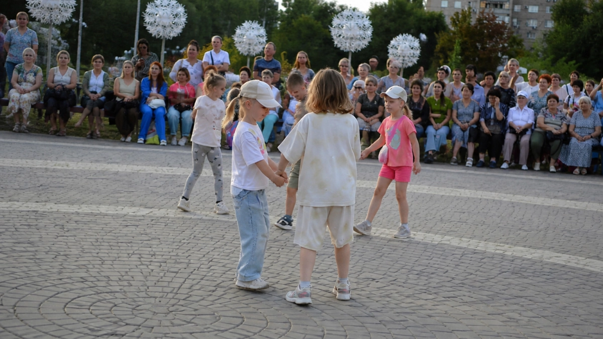 Балаково отмечает 264-летие города на лыжах, самокатах и гусеницах