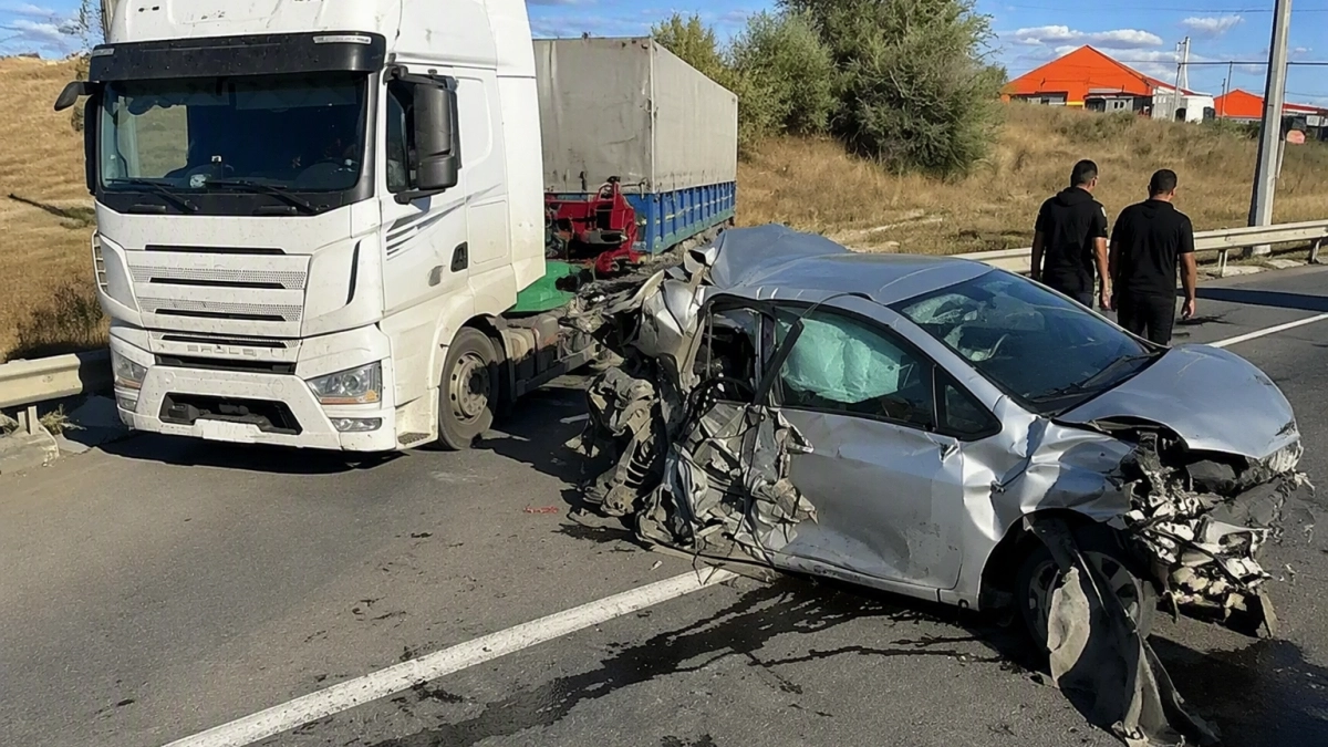В ДТП с грузовиком под Саратовом пострадали водитель Toyota и трое пассажирок