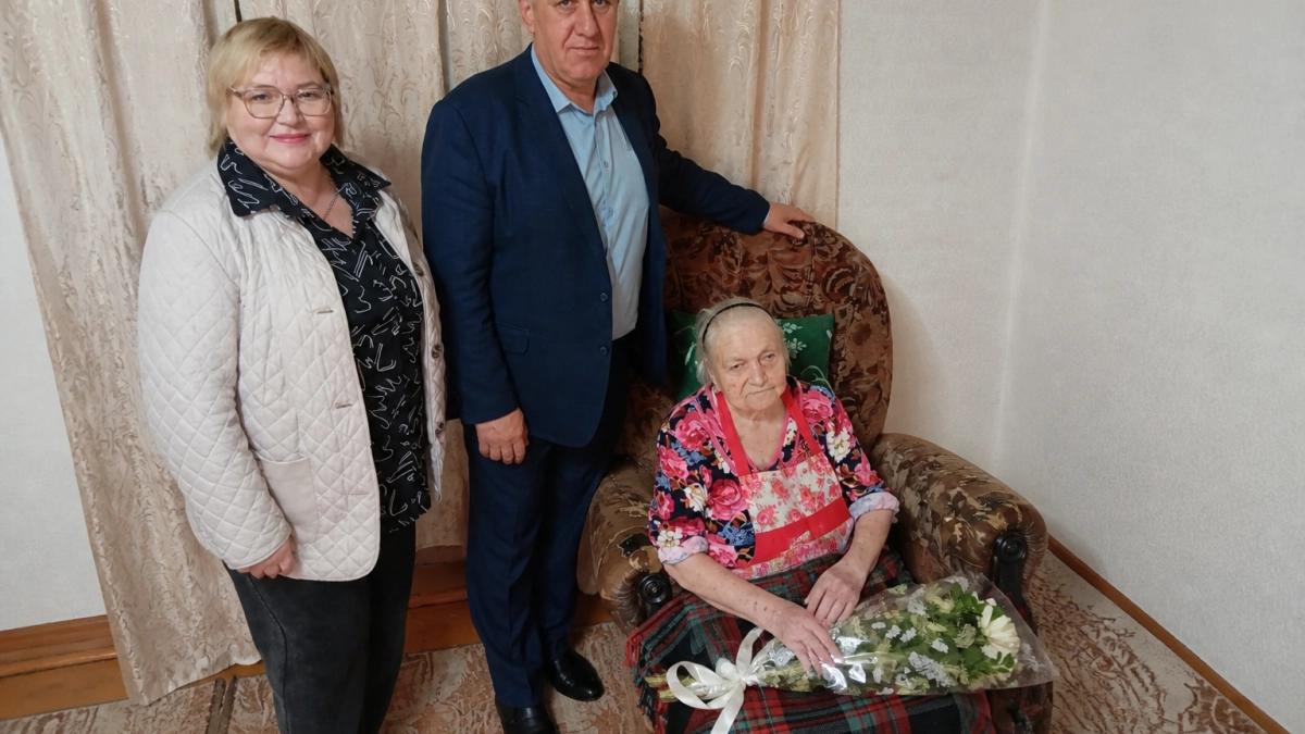 Жительница Новобурасского района отметила 103-летие: в войну работала на тракторе и быках