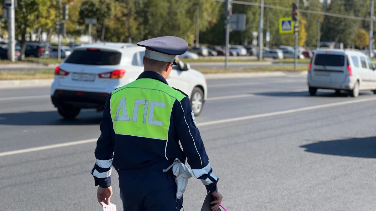 Вас перестанут останавливать инспекторы ДПС: достаточно убрать из машины эти пять мелочей прямо сейчас