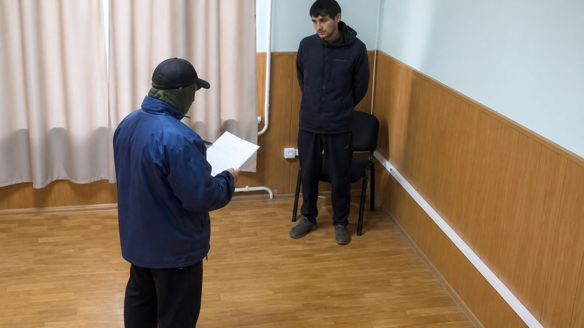 В Саратове осужденного за вымогательство под видом силовика лишили гражданства РФ