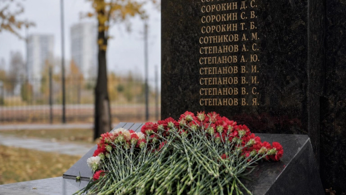 В Энгельсском районе сообщили о гибели в зоне СВО Дмитрия Макеева и Александра Шерстюка