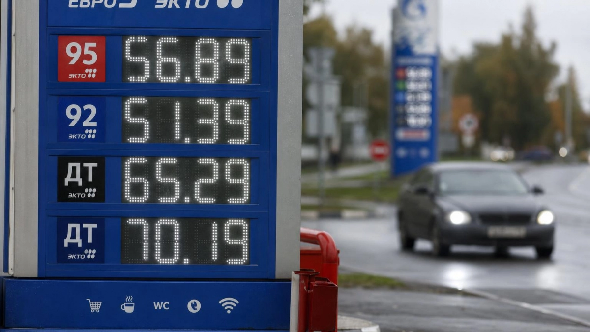 В Саратовской области бензин за неделю подешевел на 11 копеек