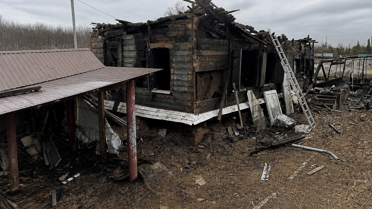 На пожаре в селе Генеральское погибли двое мужчин, огонь охватил два дома