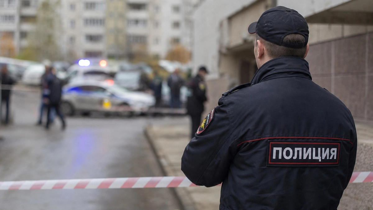 В Саратове выброшенный из окна газовый баллон взорвался на улице