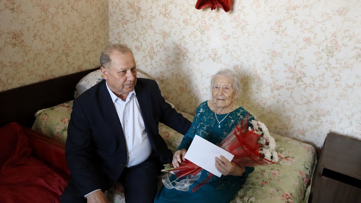 Пережившая бомбежки военная телеграфистка Нина Ткаченко отметила 100-летний юбилей