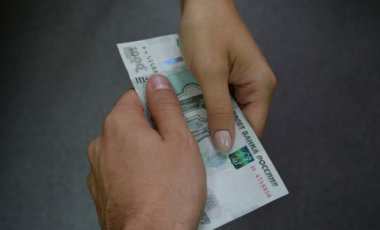 512 коррупционных преступлений за 11 месяцев: саратовская полиция просит жителей активнее сдавать взяточников