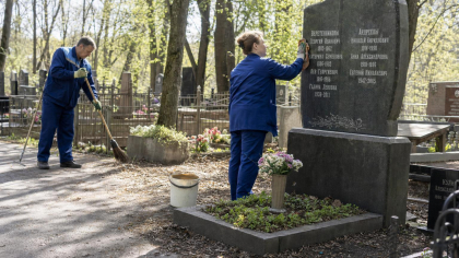 В Саратове привели в порядок могилу экипажа Героя СССР Марины Расковой
