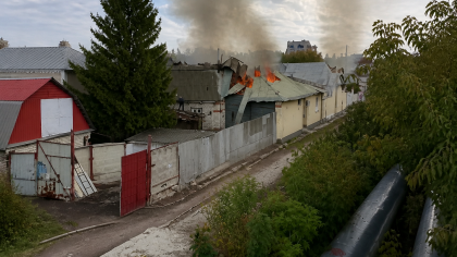 В центре Саратова локализовали пожар на складе, пострадавших нет